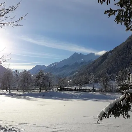 Haus Ruetzbach * ניוסטיפט אים סטובאיטל